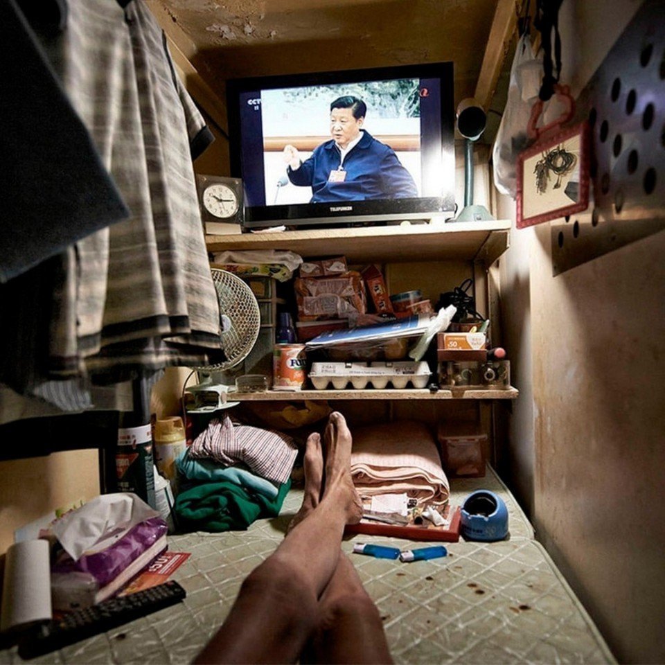 Как живут люди в гонконгских ��вартирах-гробах - 5