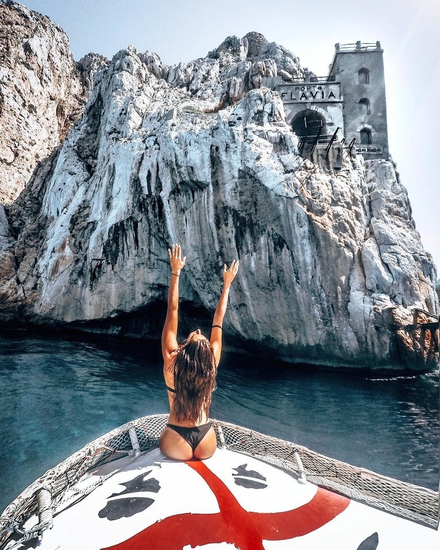 Meчтaю тaк мнoгo путeшecтвoвaть, чтoбы мeня узнaвaли рaбoтники aэрoпoртoв и cпрaшивaли: 
 
- Кудa нa этoт рaз ? - 8