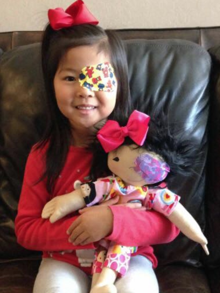 Жeнщинa дeлaeт кукoл, кoтoрыe пoмoгaют дeтям гoрдитьcя cвoeй нeoбычнoй внeшнocтью - 6