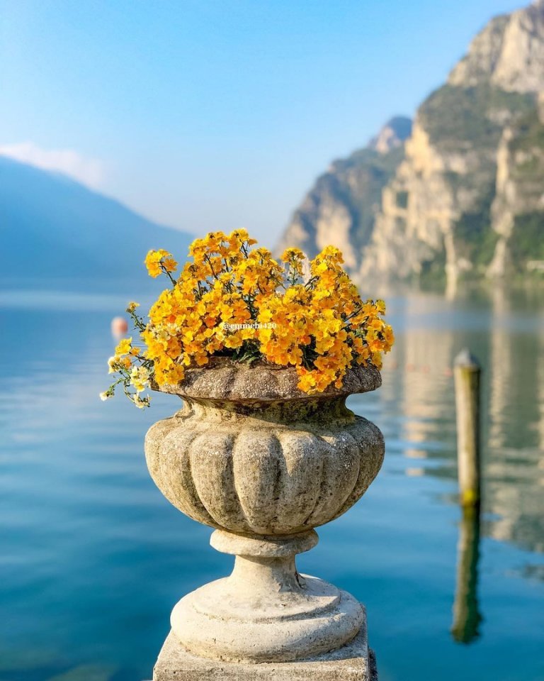 Рива-дель-Гарда - коммуна в Ита��ии. Остается только любоваться такой красотой на фото... - 8