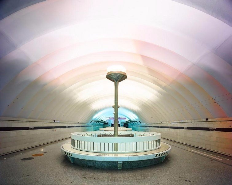 Запредельно красивые фотографии российского метро без людей, на съемку которого фотограф получал разрешение целый год