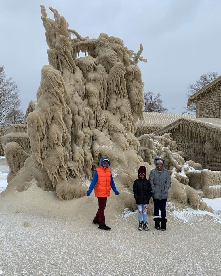 Обледеневшее побережье США после шторма