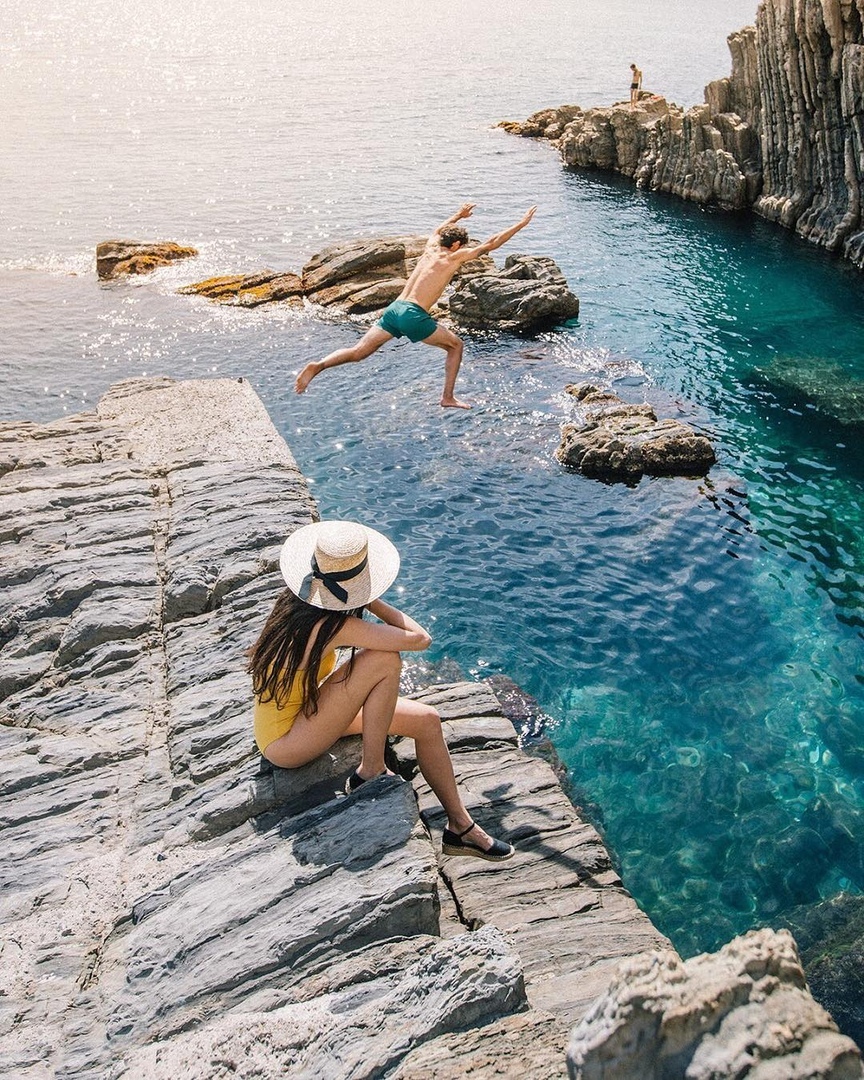 Зарабатывай деньги. 
Путешествуй. 
Люби.