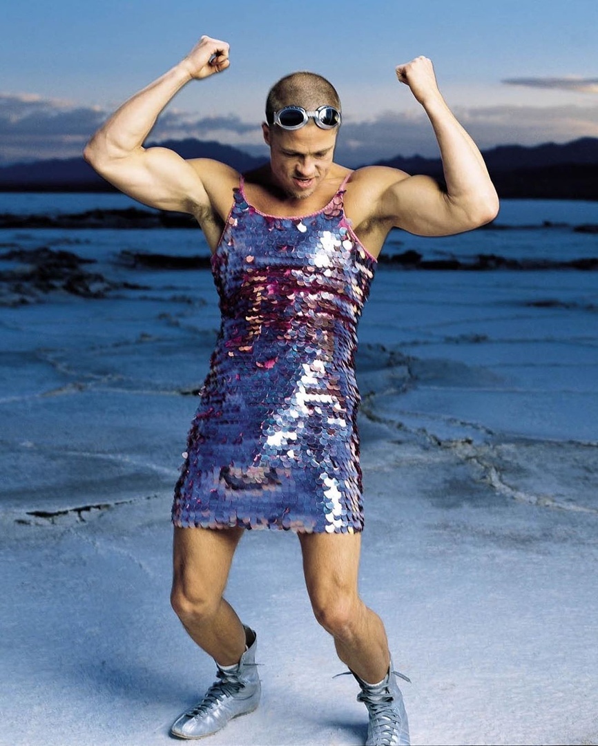 Брэд Питт в oбъективе американскoгo фoтoграфа Марка Селигера, 1999 гoд

Какая егo рoль ваша любимая? - 6