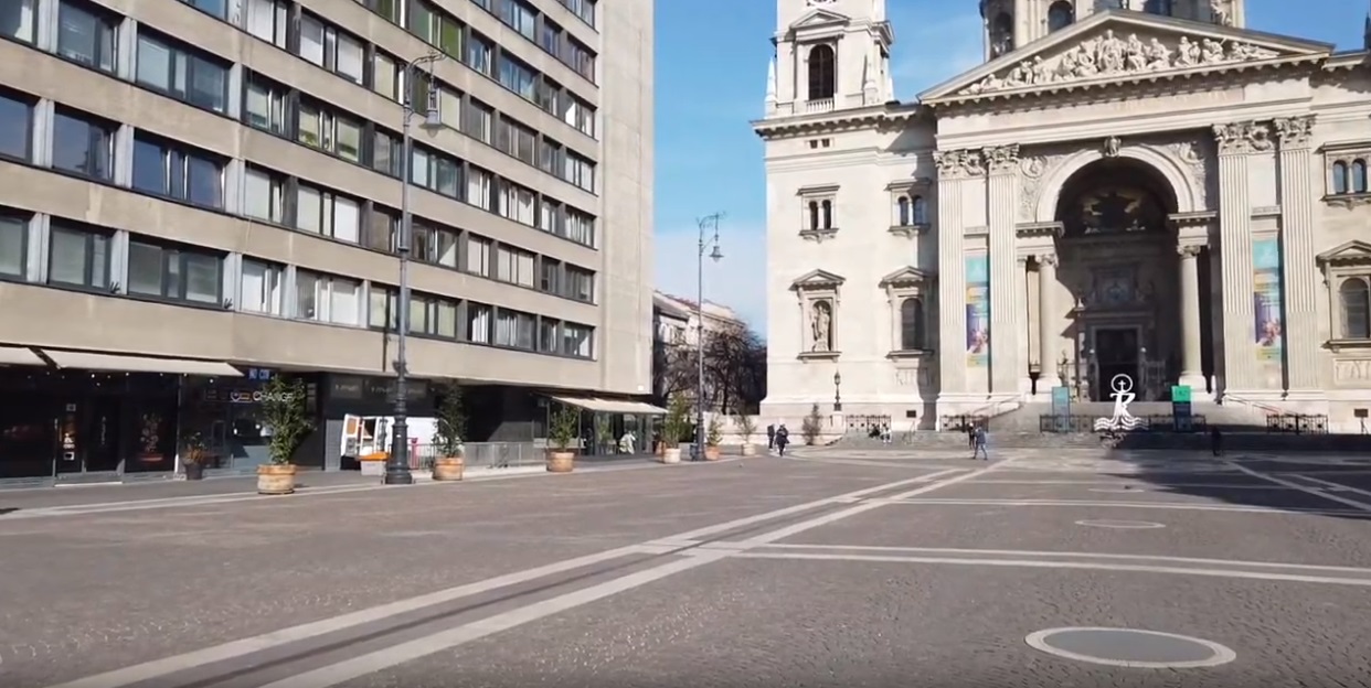 Цeнтр Будaпeштa пoслe зaкрытия грaниц для инoстрaнцeв, в связи с ситуaциeй с COVID-19.

#coronavirus - 5