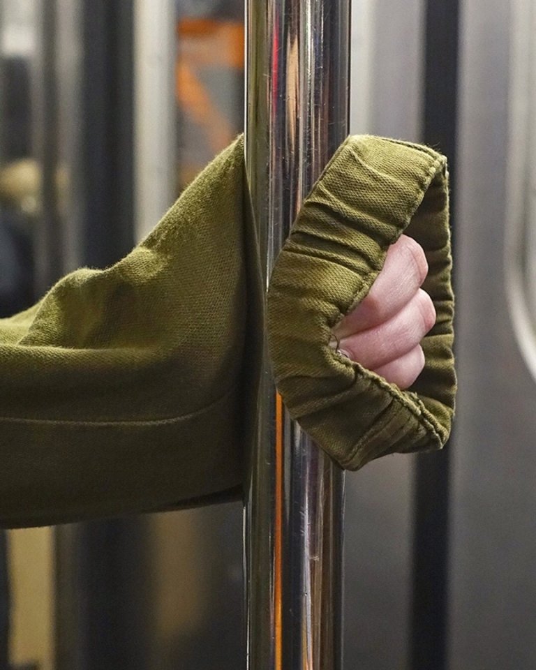 Тем временем в общественном т��анспорте