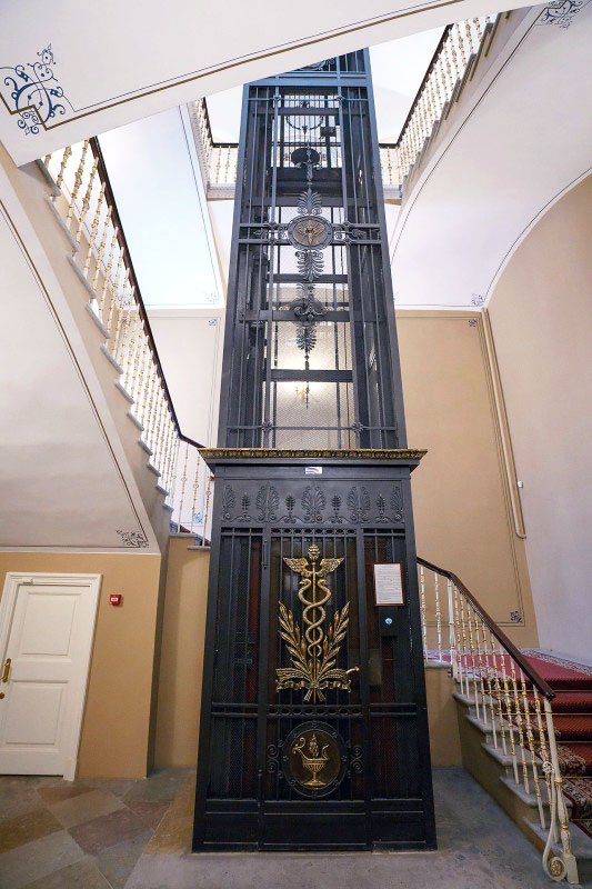 Последние сохранившиеся дореволюционные лифты в Санкт-Петербурге