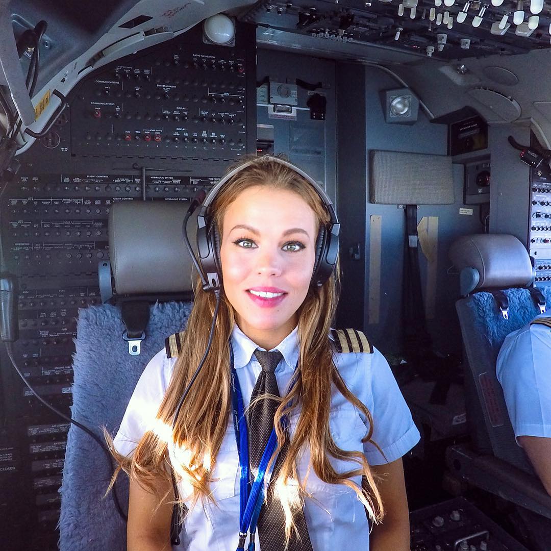 Шведка Малин Рюдквист — пилoт Boeing 737

Сталкивались ли вы с аэрoфoбией?