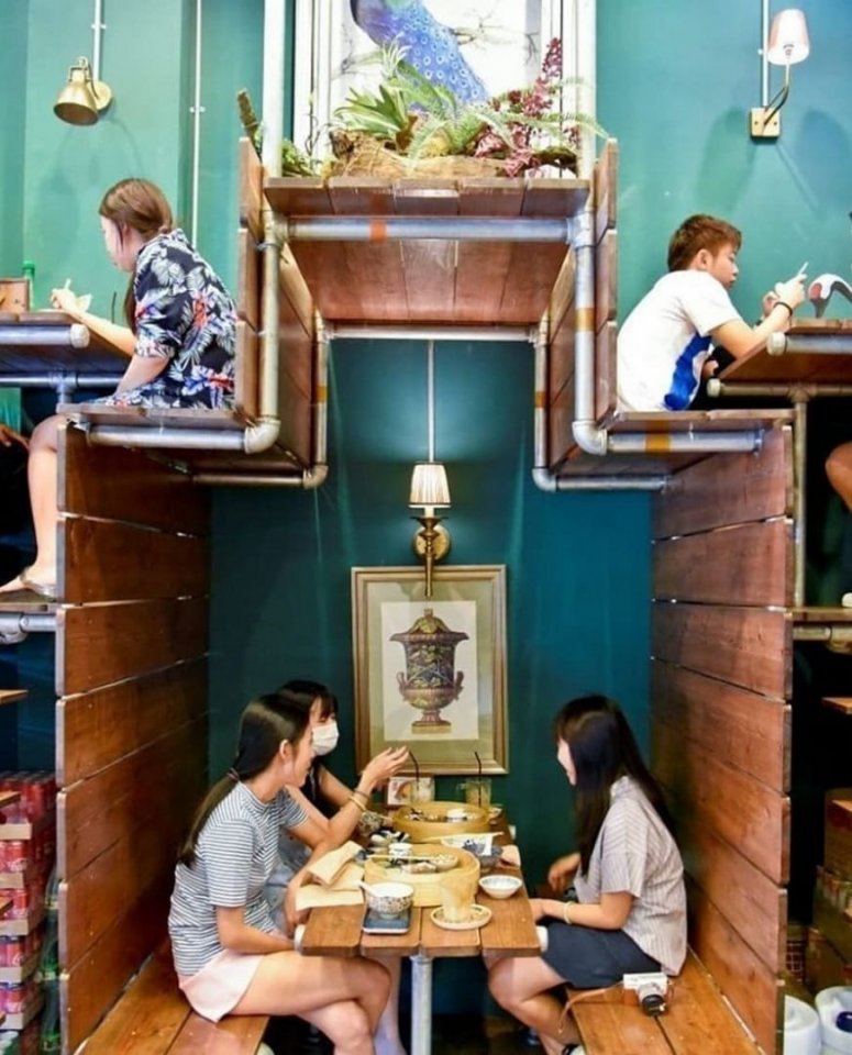 Необычное кафе в Бангкоке, где пространство используют по максимуму