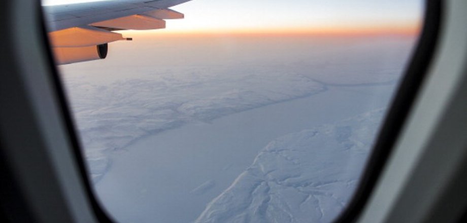 Ты никогда не задумывался, почему окна в самолетах овальные?