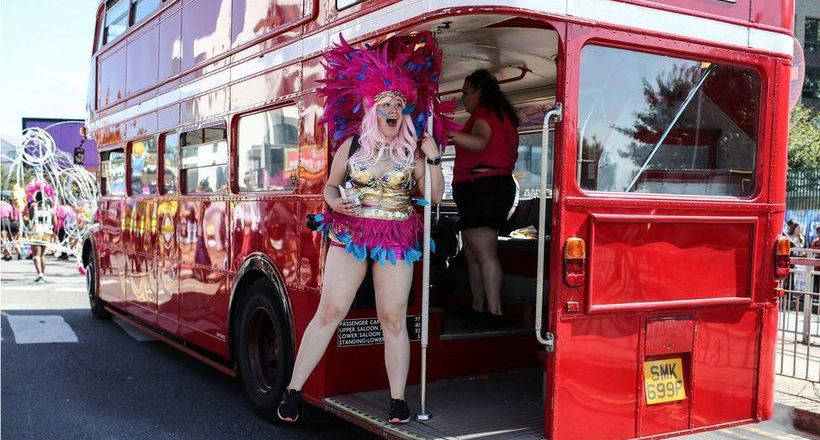 12 ярких фотографий с самого крупного европейского фестиваля в Ноттинг-Хилле