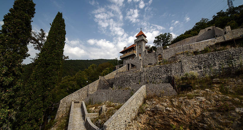 Заброшенный замок принца Ольденбургского в Гагре