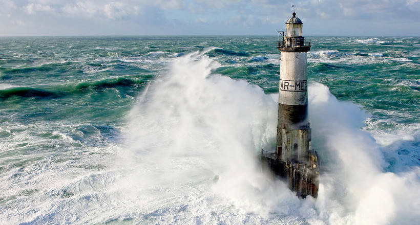 Маяк Ар-Мен: его строили 15 лет, а смотрители называли место своей работы адом