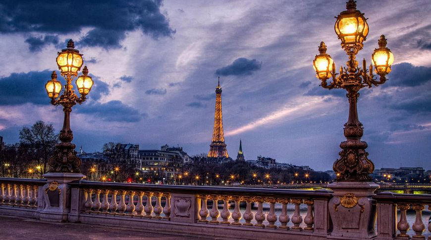 В объятиях ночи: ТОП-5 идей для романтической прогулки по Парижу