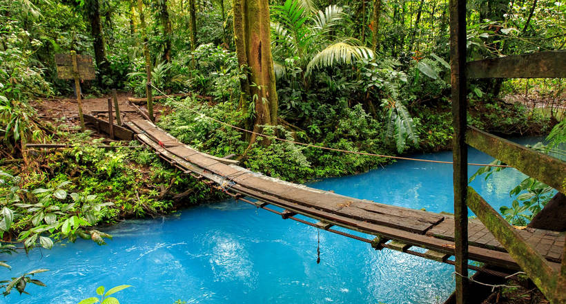 Бірюзова річка Ріо Селесте: лише недавно вчені змогли розкрити таємницю її кольору