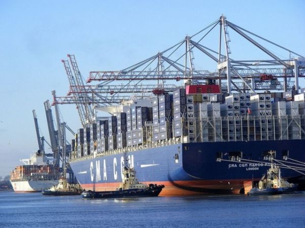 Le plus grand porte-conteneurs du monde, le « CMA CGM Marco Polo