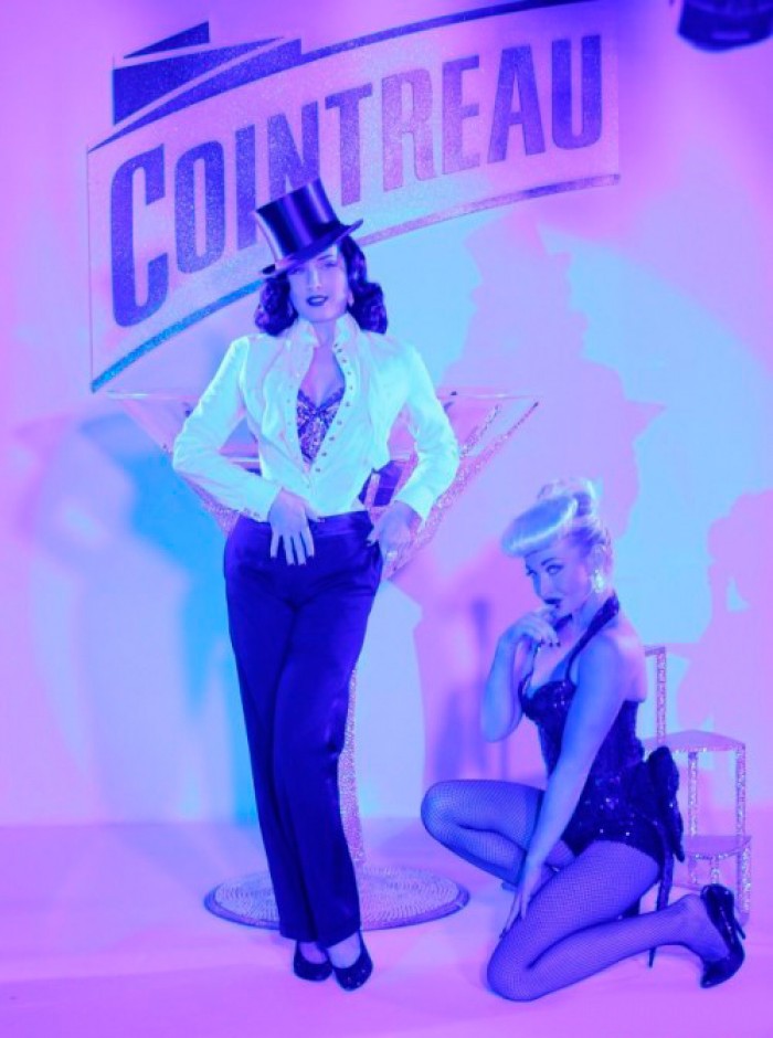 Ексклюзивне шоу Cointreau Fizz від королеви бурлеску
