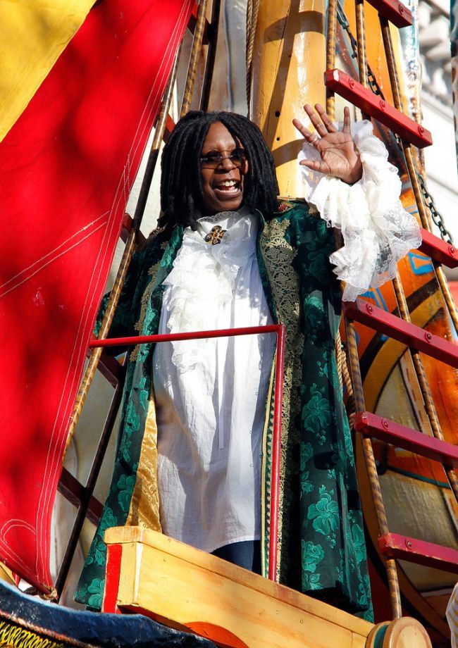 Celebrities and more at the Thanksgiving parade