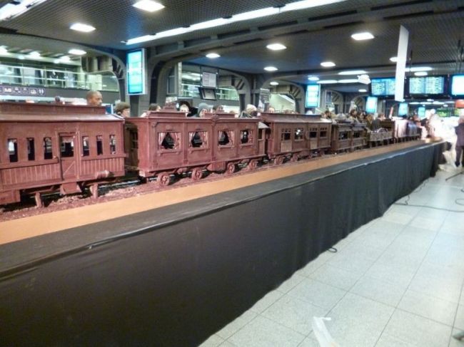 Le plus grand train au monde fait de chocolat