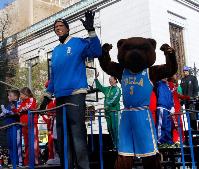 Знаменитості та інші на параді до Дня подяки