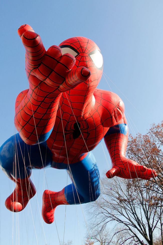 Знаменитості та інші на параді до Дня подяки