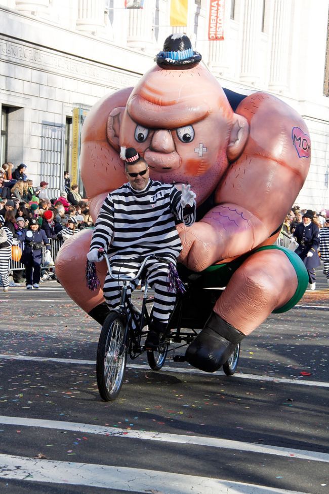 Знаменитості та інші на параді до Дня подяки