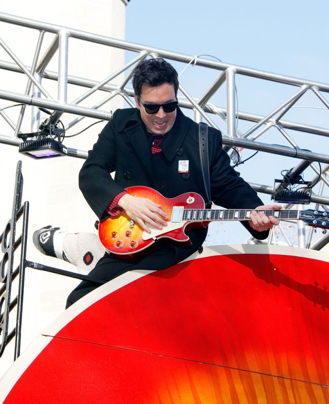 Знаменитості та інші на параді до Дня подяки