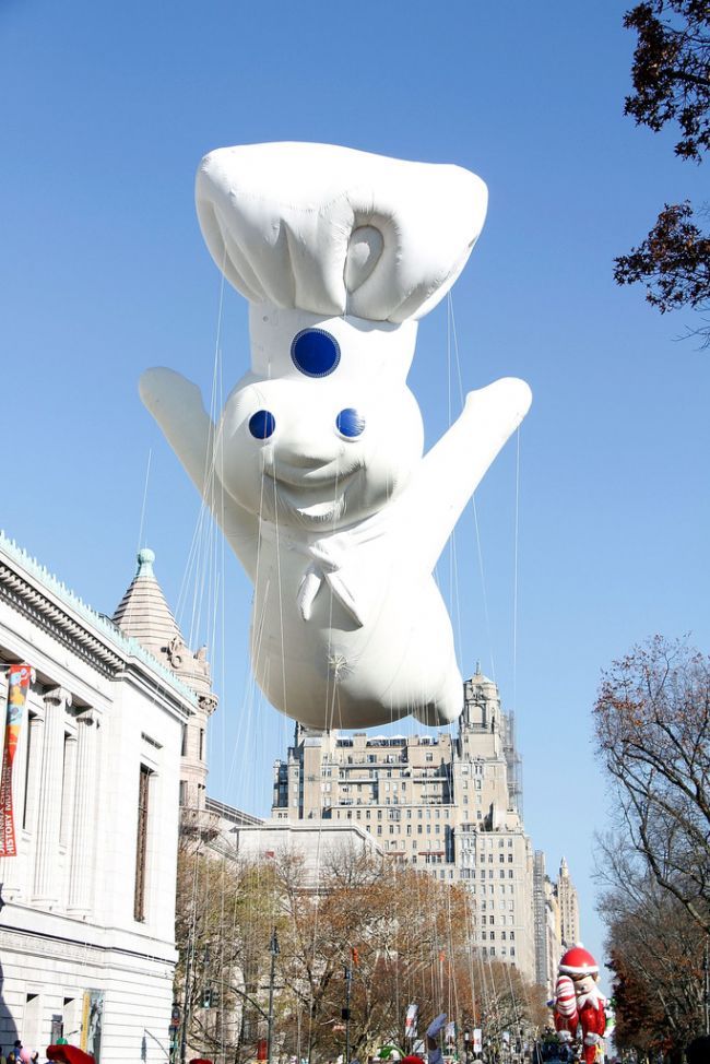 Знаменитості та інші на параді до Дня подяки