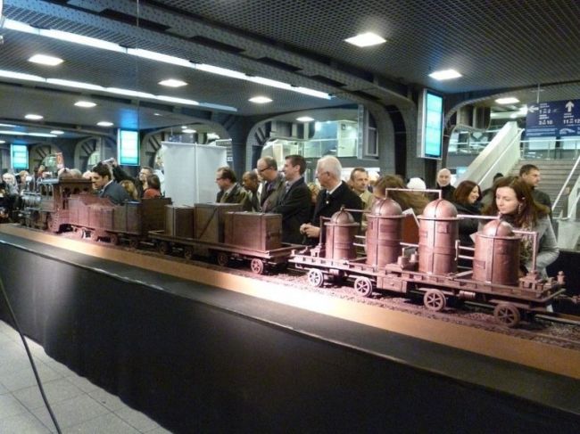 Le plus grand train au monde fait de chocolat