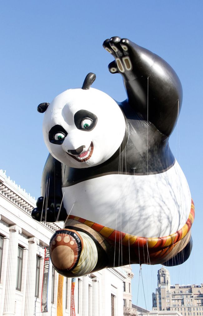 Знаменитості та інші на параді до Дня подяки