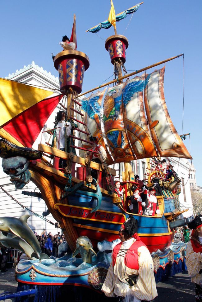 Знаменитості та інші на параді до Дня подяки