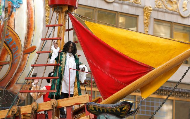 Знаменитості та інші на параді до Дня подяки