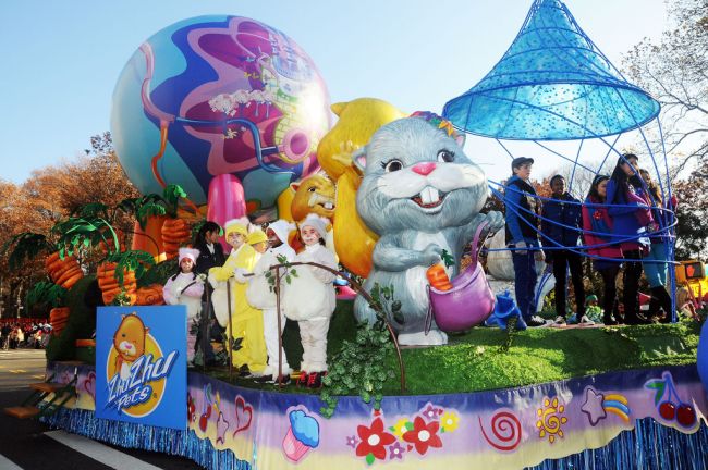 Знаменитості та інші на параді до Дня подяки