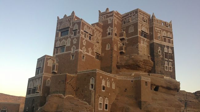 Dar-al-Hajjar: un palacio en la roca