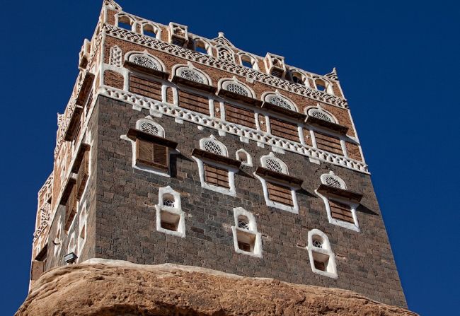Dar-al-Hajjar: un palacio en la roca