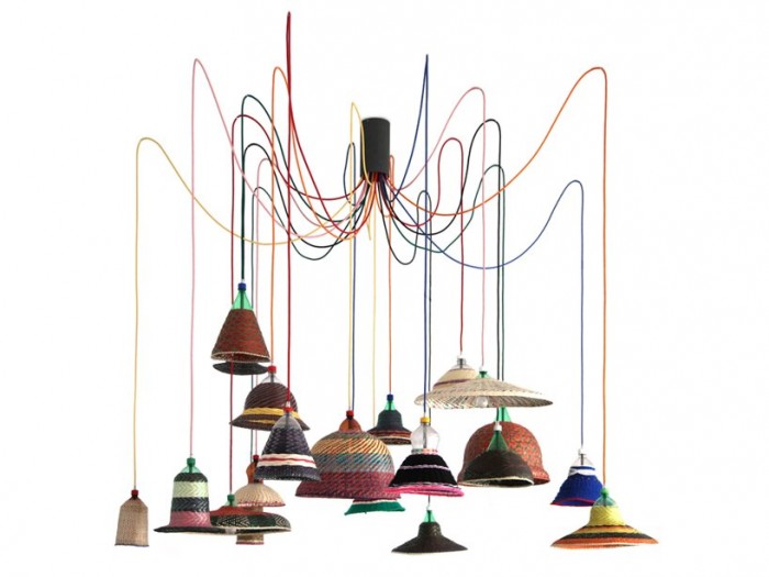 Унікальні плафони і люстри з пластикових пляшок