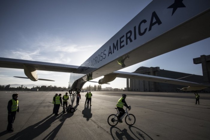 Самолет «Solar Impulse» готовится к кругосветному полету (онлайн трансляция)