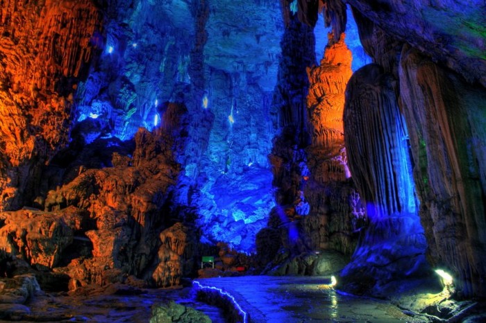 Казкова печера очеретяної флейти (Reed Flute Cave)