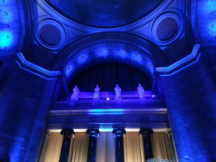 Улыбки и лица среди нас