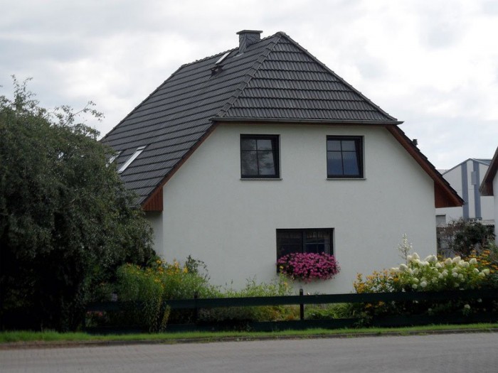 Улыбки и лица среди нас