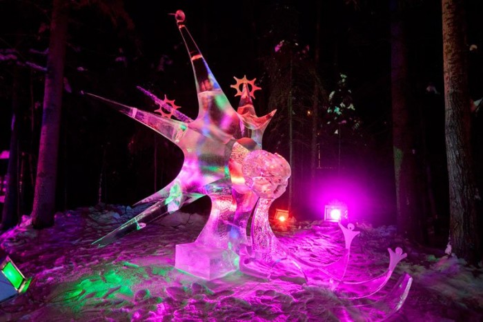 Скульптури з цільного шматка льоду