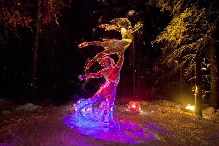 Скульптури з цільного шматка льоду