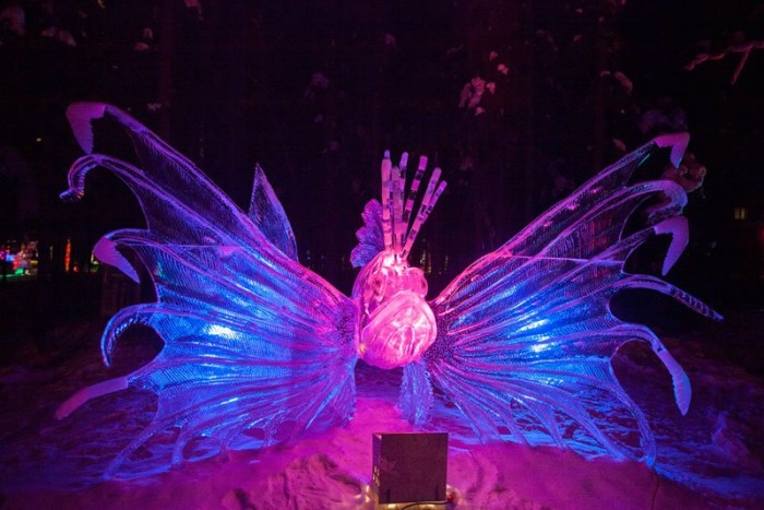 Скульптури з цільного шматка льоду