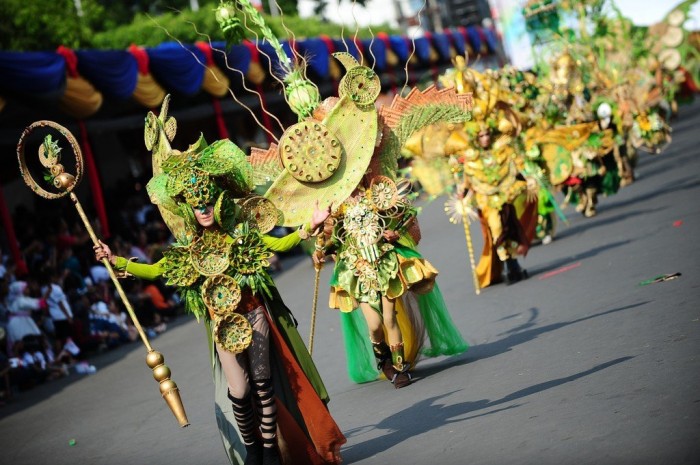 Карнавал моди & laquo; Jember Fashion Carnaval & raquo; в Індонезії