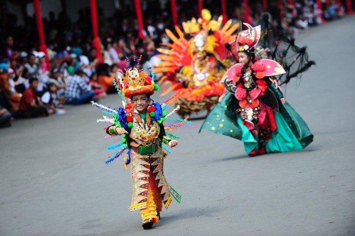 Карнавал моди & laquo; Jember Fashion Carnaval & raquo; в Індонезії
