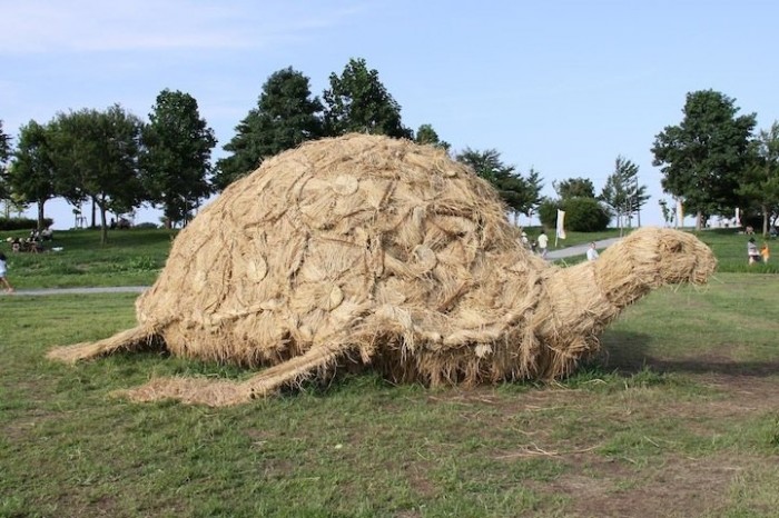 Соломенные монстры и другие скульптуры фестиваля в Японии
