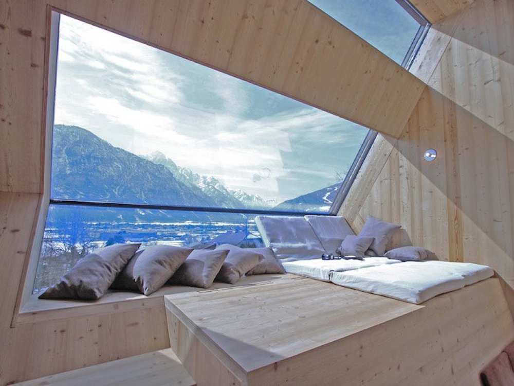 Compact house Ufogel with a view of the Alps
