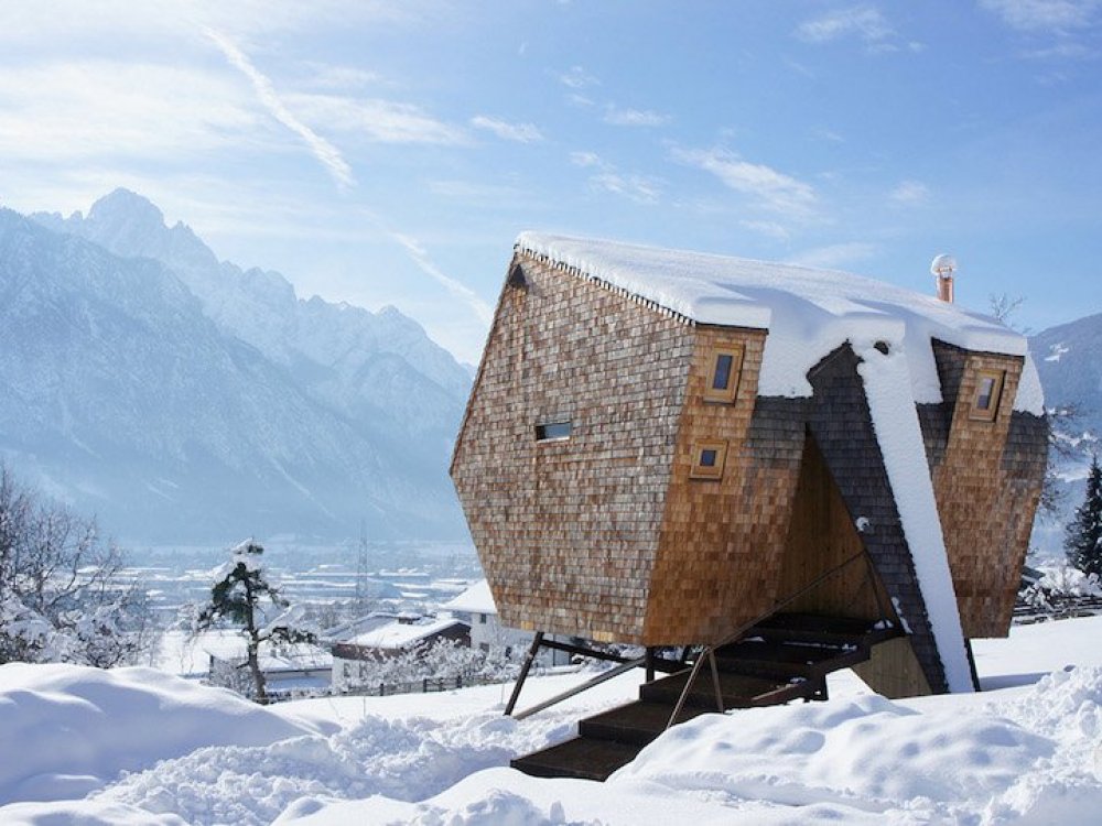 Compact house Ufogel with a view of the Alps