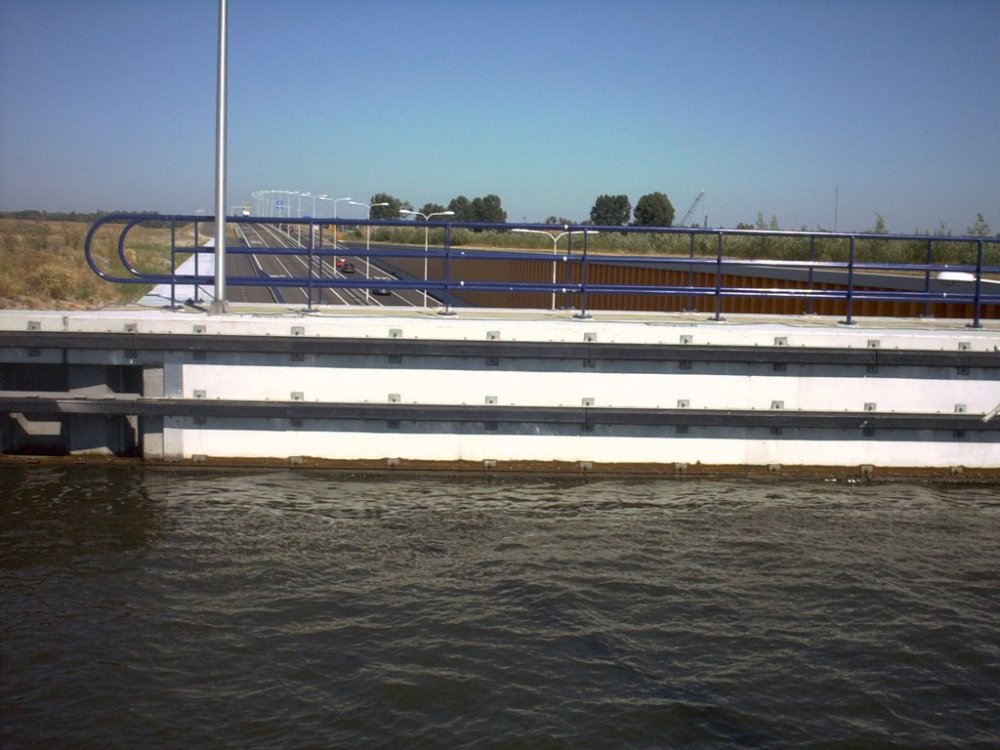 韦卢维梅尔水渠