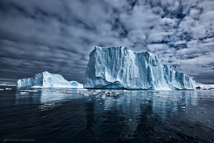The magical beauty of the Antarctica icebergs